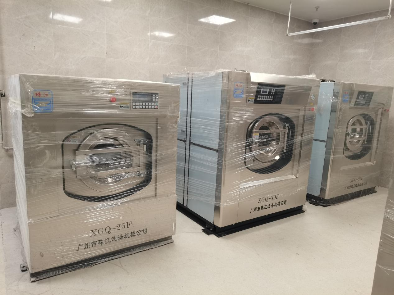 診所洗滌升級(jí)指南：廣州全自動(dòng)工業(yè)洗衣機(jī)如何滿(mǎn)足醫(yī)療清潔高標(biāo)準(zhǔn)｜隔離式設(shè)計(jì)｜質(zhì)量可靠｜低能耗